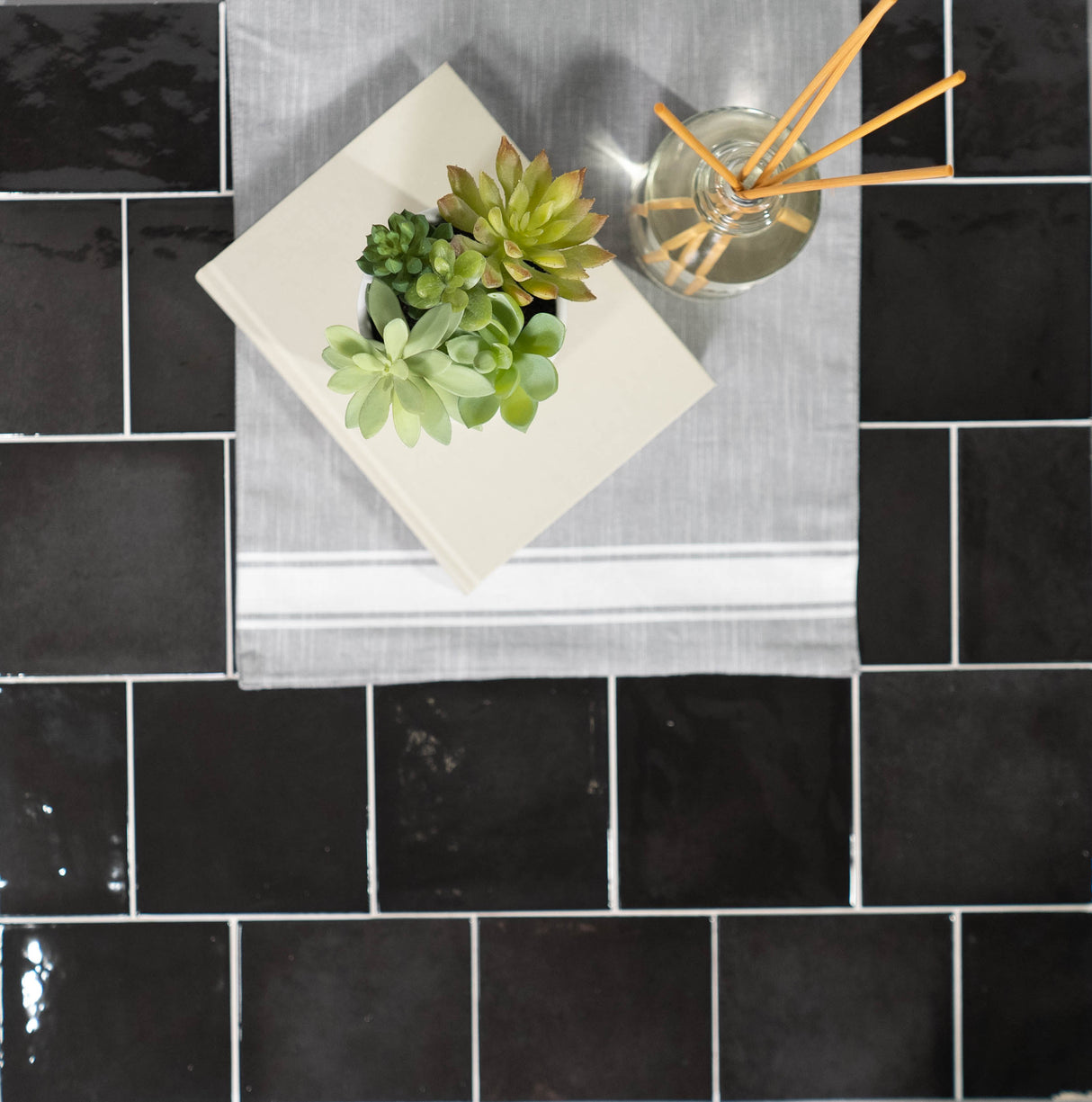 Country 5x5 Black Glossy Square Tile