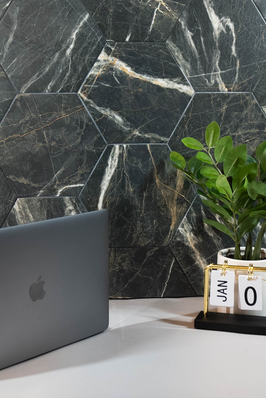 Bistro 8x9 Marquina Gold Matte Hexagon Tile