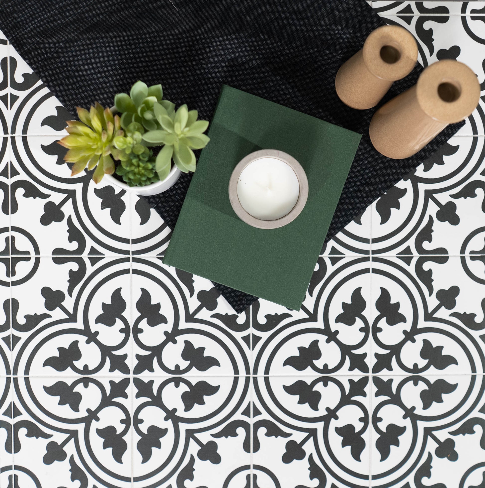 Valencia Deco 6x6 Clover B&amp;W Matte Square Tile